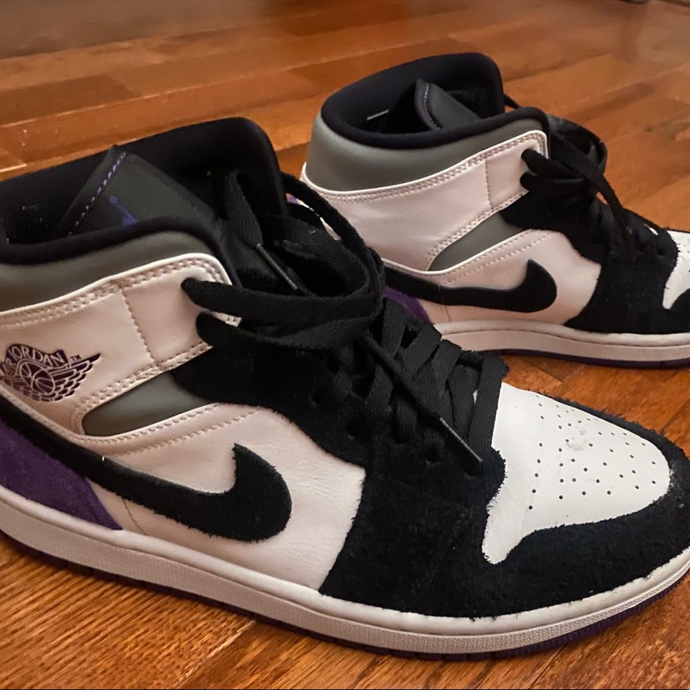 MENS 8.5 JORDAN 1 MID SE